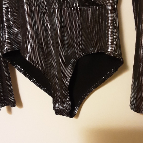 NWT SUPER SUPER GOLD BODY SUIT. SIZE SMALL - Picture 3 of 5